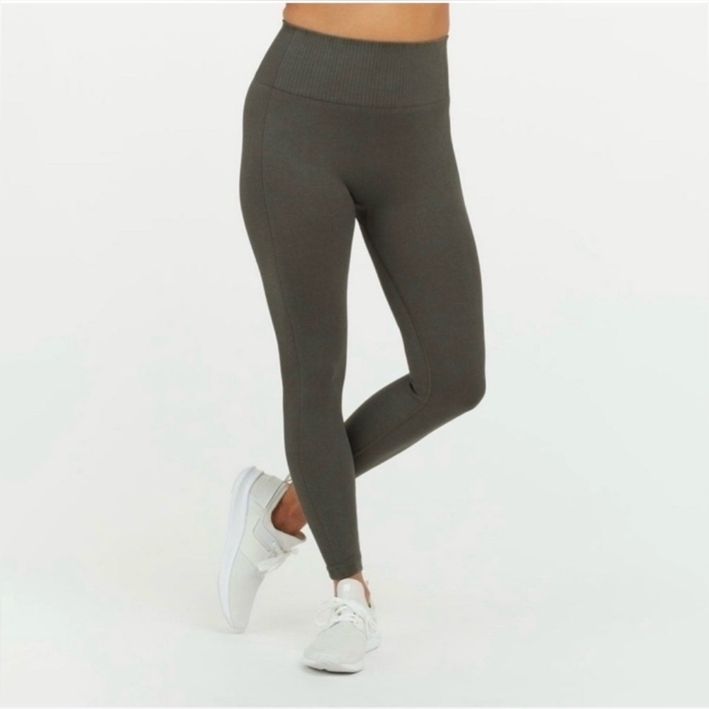 NWOT SPANX Seamless Leggings Dark palm
